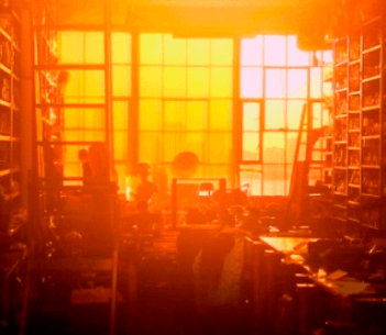 西日が当たるマンションの部屋が暑い 対策は窓のフィルムやルーバーが有効 家サイト